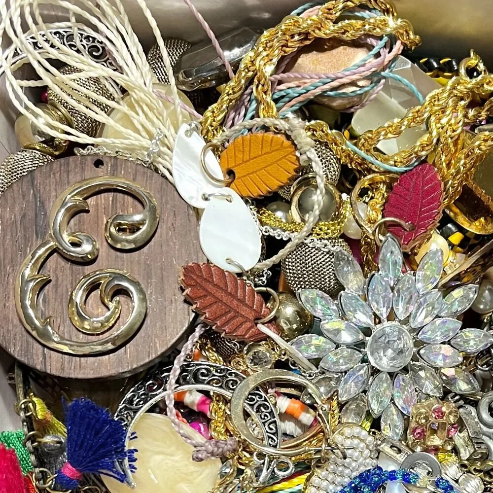 VTG - Now Repurpose Jewelry Rhinestone Beads DIY Upcycle Craft Supply Box 1#13.5